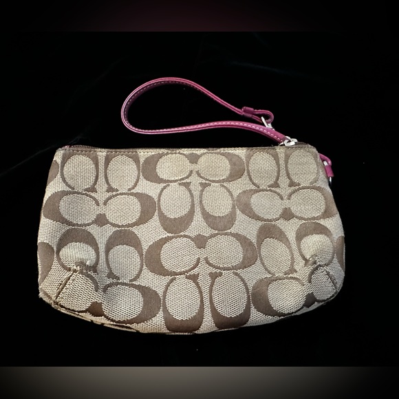 Coach Pink Leather Trim Kiss Lock Wristlet - Picture 5 of 8